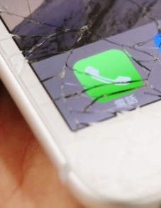 iPhone6s-glass-cracked
