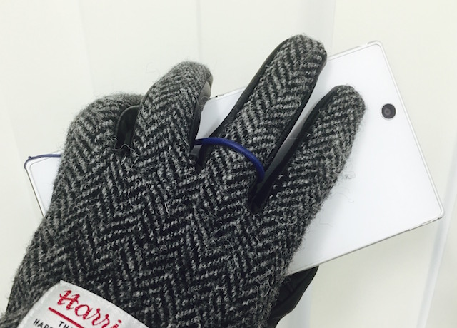 glove-hanlding